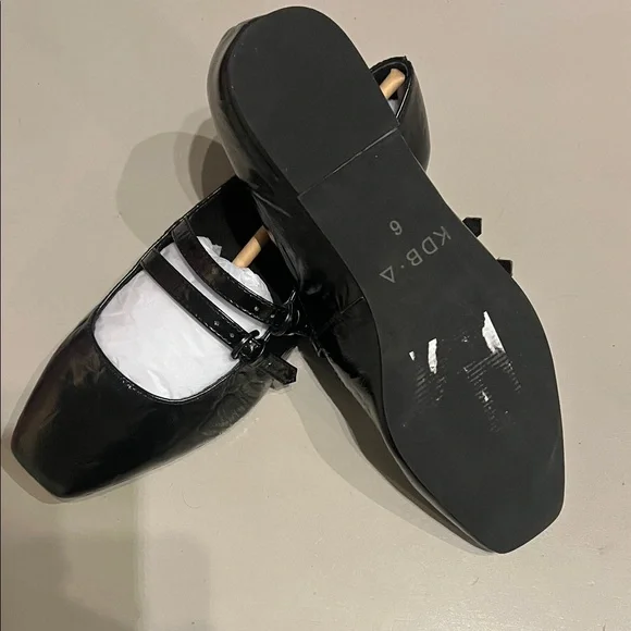 Kelsi Dagger Black Flats with Double Straps - Picture 3 of 3